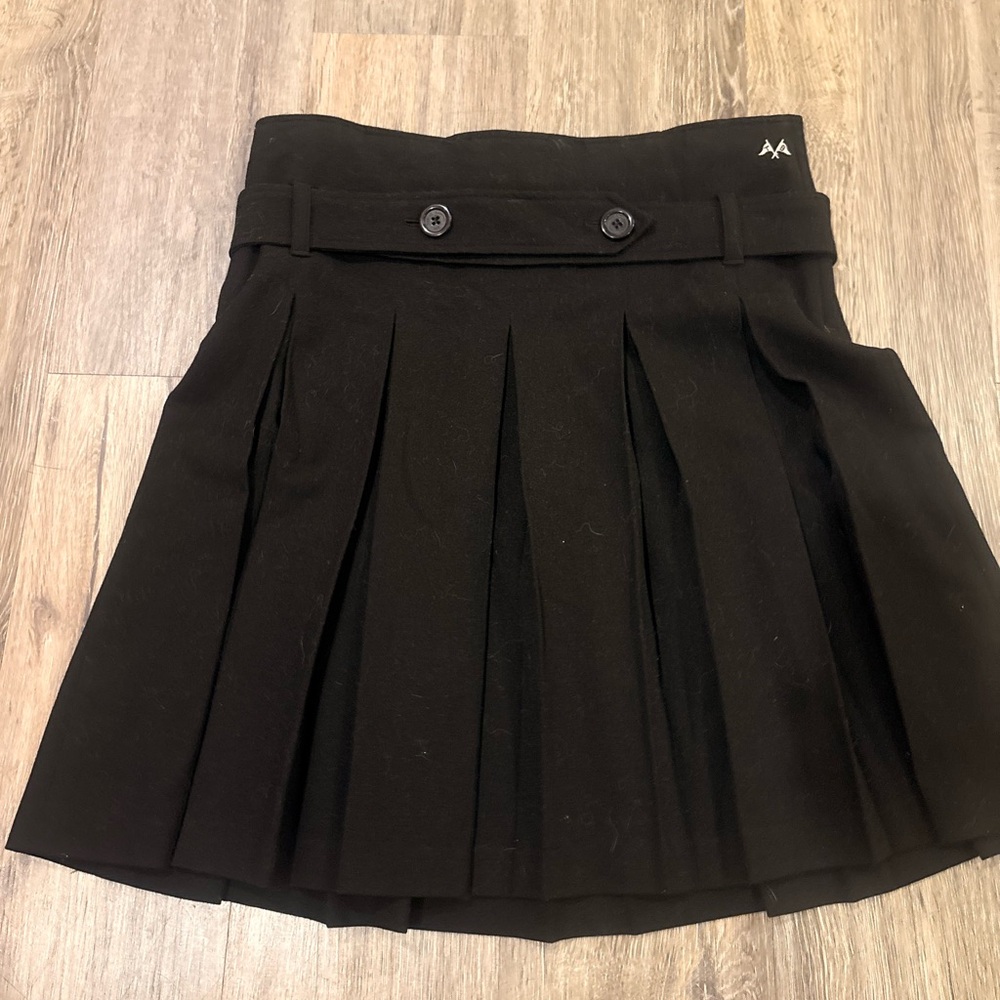 Thomas Burberry Women's Black Pleated Mini Skirt